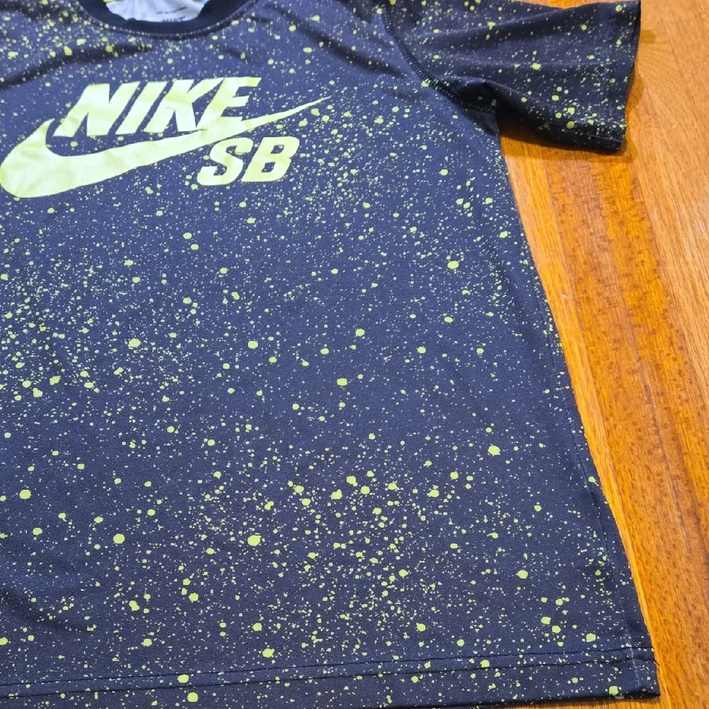 Nike Kids Medium Splatter Black‎ Neon Green Dri-Fit Skateboarding Crew Neck Tee